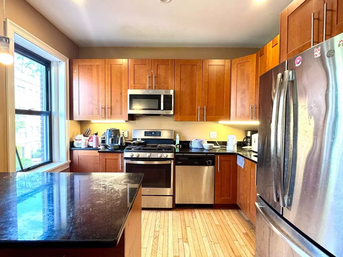 No Broker Fee! Wow!!! Newer Construction, Central Air, Incredible Location! Apartment for rent in Boston, MA