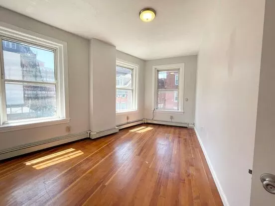 North End 4Bed / 1Bath Washer/dryer In Unit - Hardwood Floors - Prime Location Apartment for rent in Boston, MA