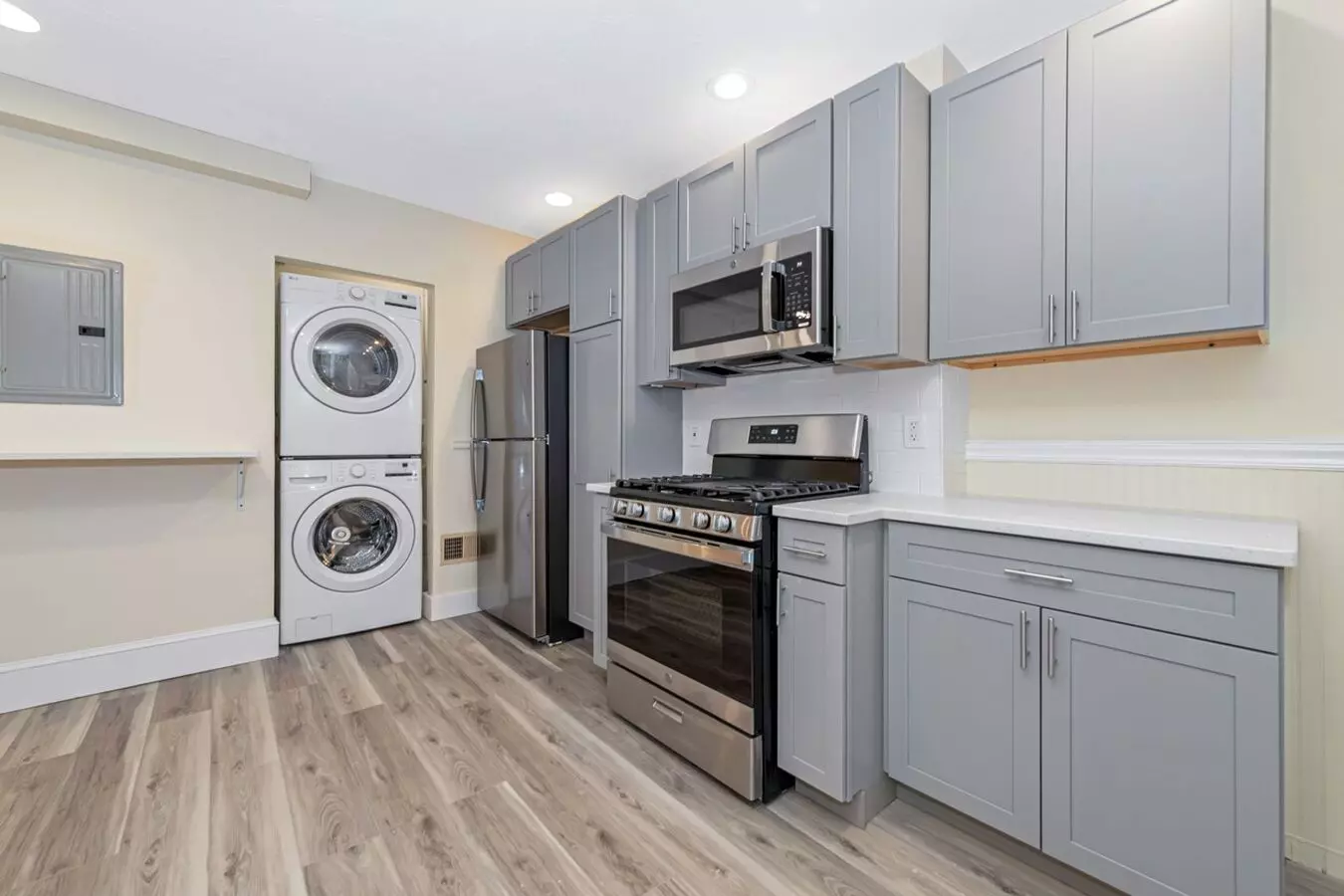$3395/month Bright & Spacious Brighton 3Bed / 1Bath In Oak Square Apartment for rent in Brighton, MA