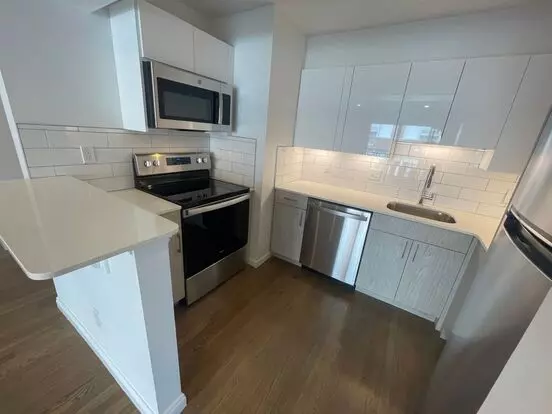 Chestnut Hill Studio With Laundry Ac Pool And Gym $2500/month Apartment for rent in Boston, MA