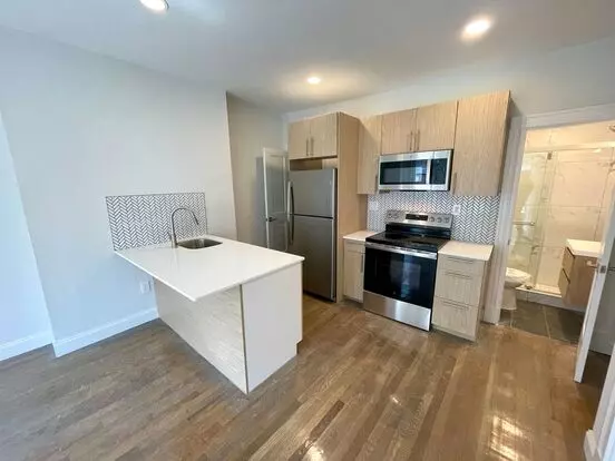 $3,100 - Newbury Street 1Bed / 1Bath In Back Bay Apartment for rent in Boston, MA