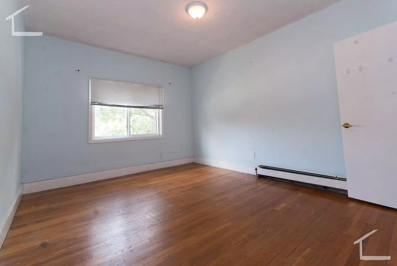 Large 5 Bedroom Unit In Brookline. Steps From The T Stop. Parking Included. Laundry Is On The Site Apartment for rent in Brookline, MA