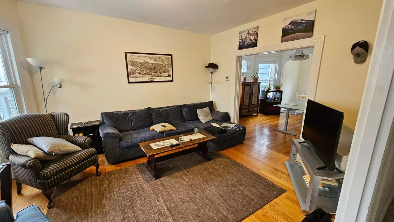 House For Rent!!!! No Broker Fee!! Central Air, Eat-in Kitchen, Free In-unit Laundry Apartment for rent in Somerville, MA