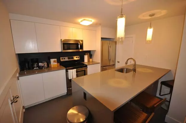 No Brokers Fee. Large Loft Style Unit, In-unit Washer And Dryer, Central Heat/ac, Central South End Location, Parking For Rent Apartment for rent in Boston, MA