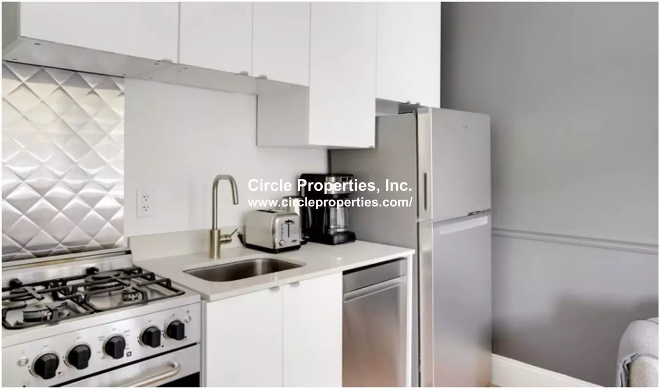 Beautifully Updated 2 Bed Near Huntington Circle And Mission Hill With In-unit Laundry! House for rent in Boston, MA