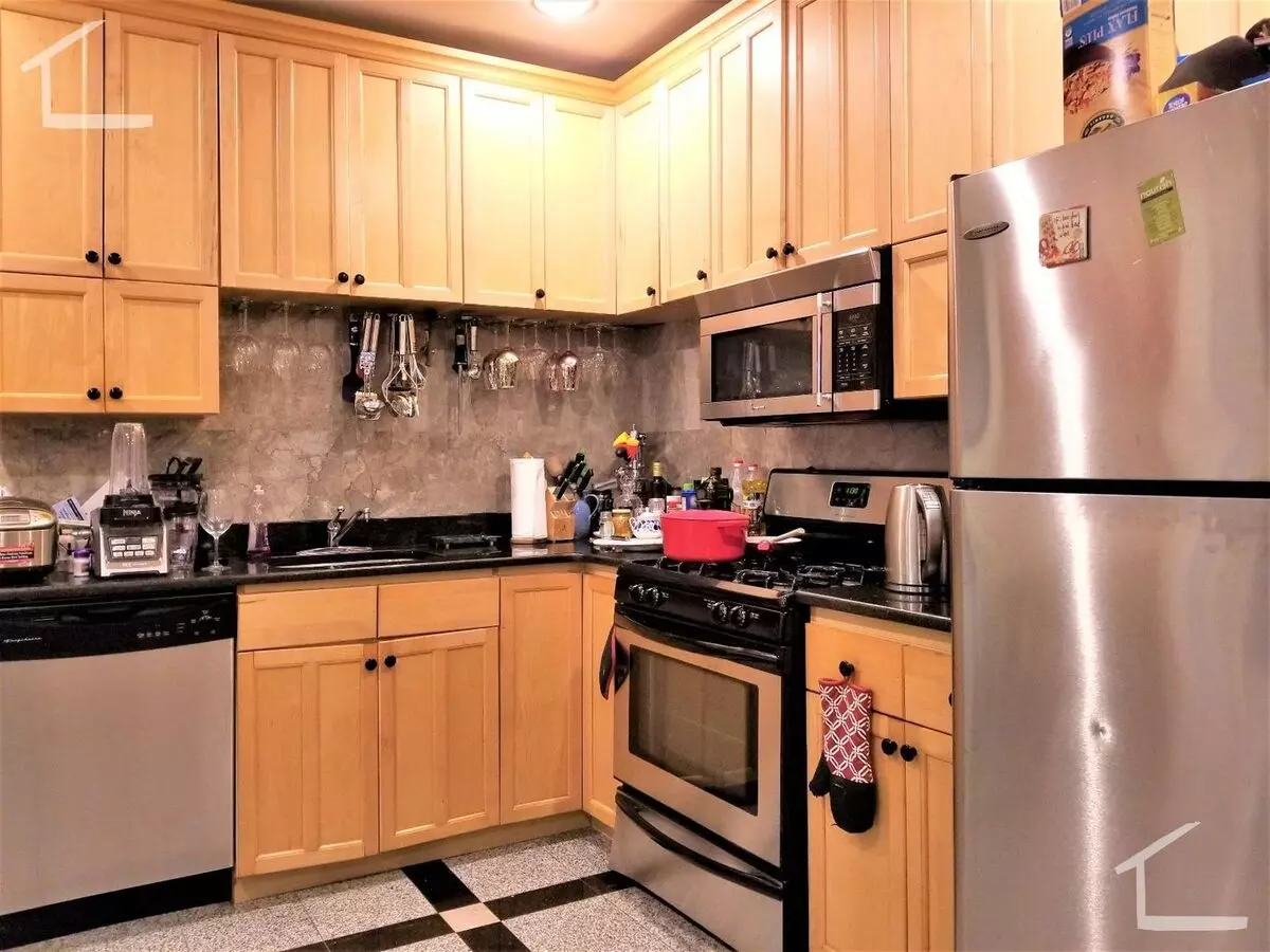 Walk To Bu. Central Coolidge Corner Location, Central Heat/ac, Laundry On A Site Apartment for rent in Brookline, MA
