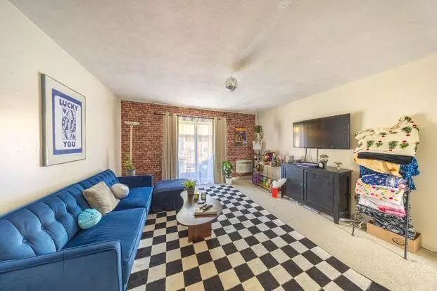 2-bed Top Floor Sept Pet Friendly With 2-parking Apartment for rent in Chestnut Hill, MA 2-bed Top Floor Sept Pet Friendly With 2-parking Apartment for rent in Chestnut Hill, MA