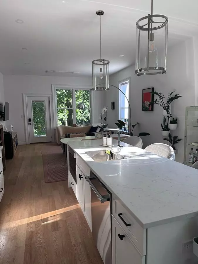 British Surgeon Looking For Roomie In Luxury Home W 3Bth In Savin Hill! Panoramic View Of City From Roof Deck. State-of-the-art W Laundry In Unit! Apartment for rent in Dorchester, MA
