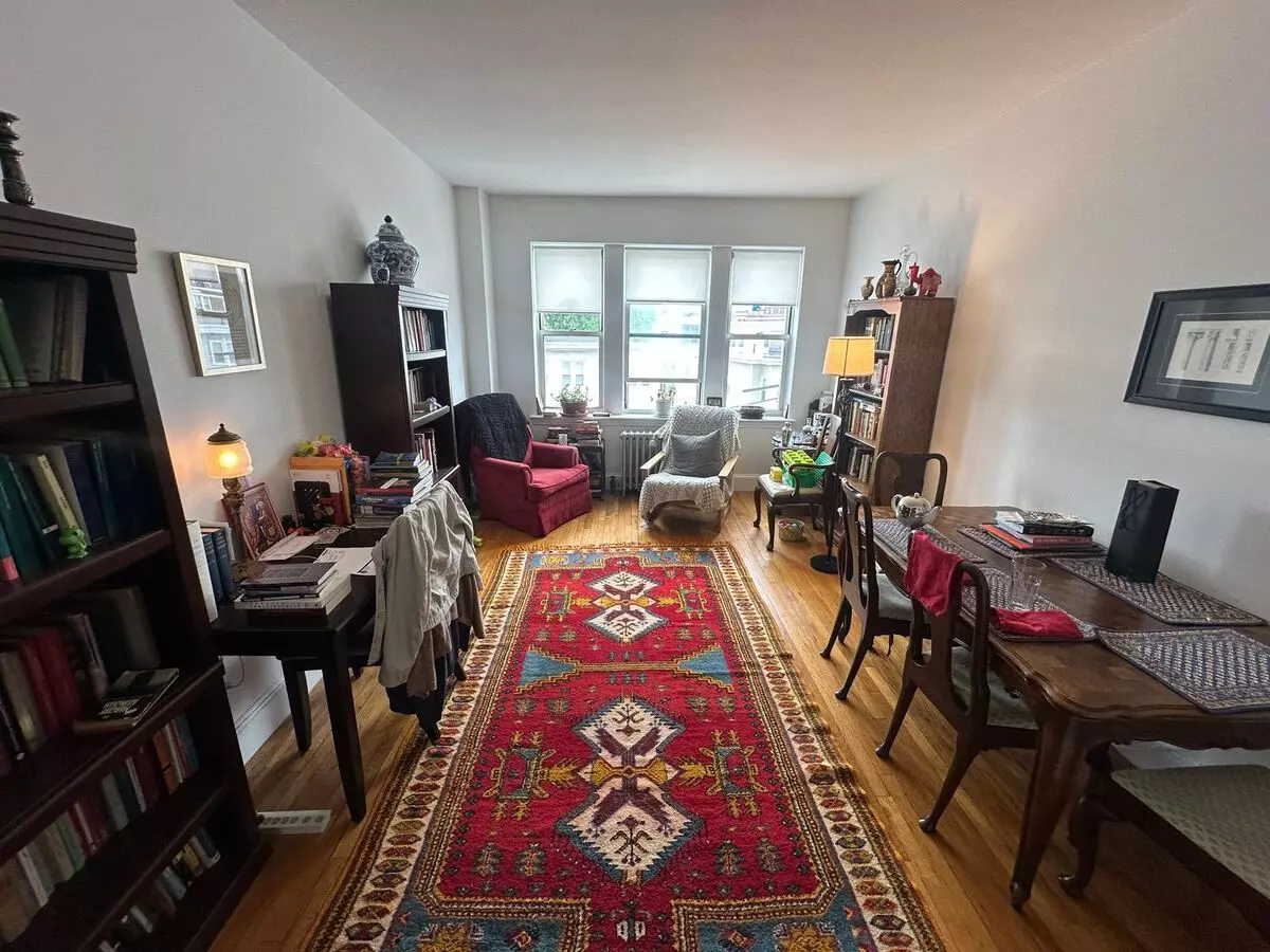 Sunny 2-bed Near B/c/d Lines Apartment for rent in Newton, MA