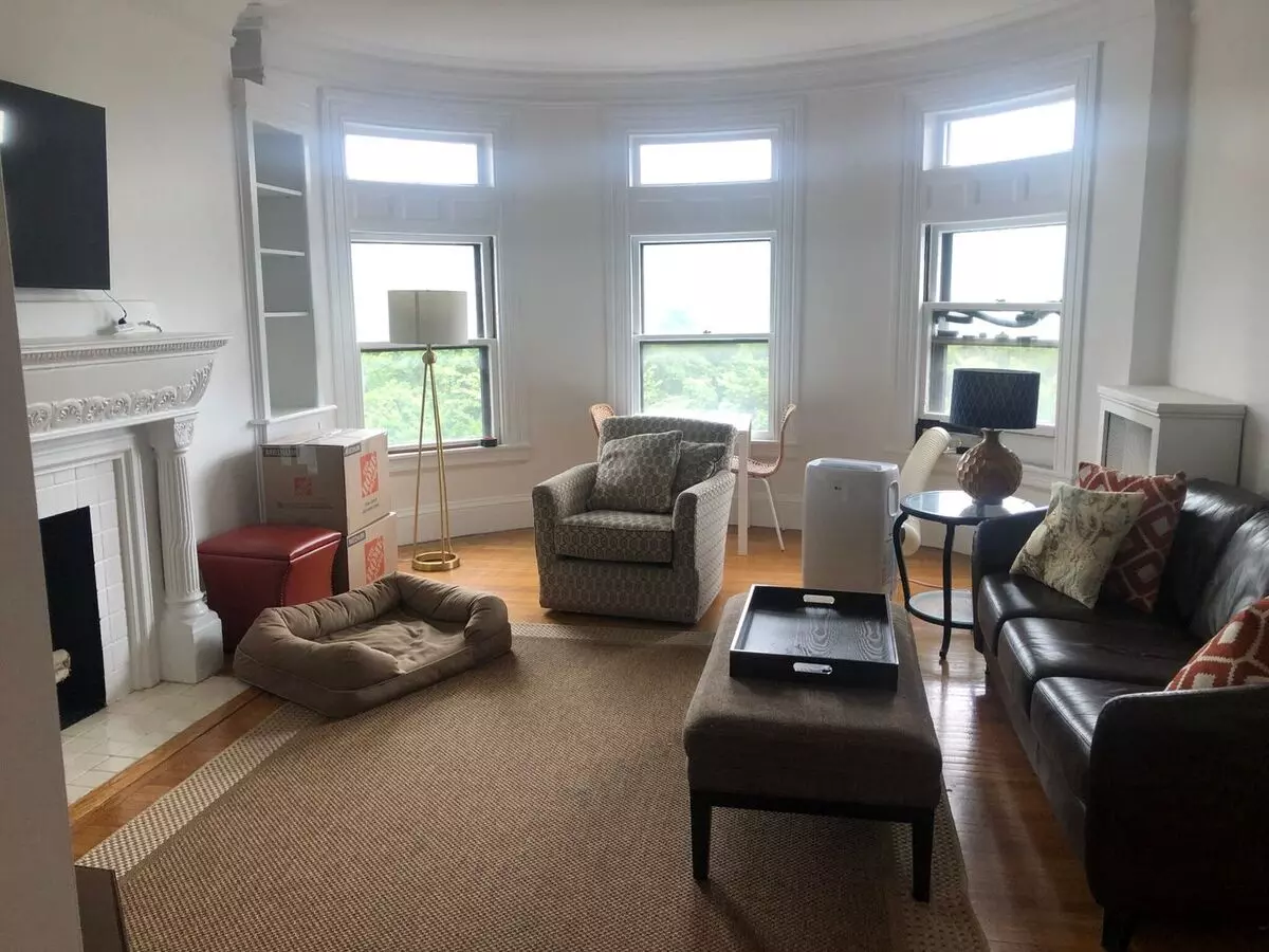 Back Bay Apt W 2 Baths - H/hw Inc! Pet Negotiable W. Restrictions! See Yt Tour Apartment for rent in Boston, MA