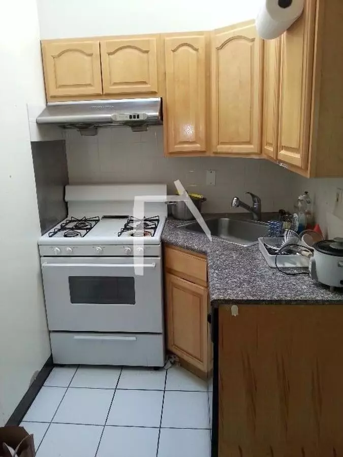 $1,000 Rebate! Huge Brownstown Apt W Backyard & Porch At The Best Possible Price! Two Full Bathrooms. Plenty Of Natural Light! Apartment for rent in Boston, MA