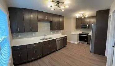 2 of 32 Cedarburg Townhome With Attached Garage, Newly Renovated With In Unit Laundry House for rent in Cedarburg, WI