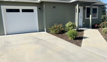 1841 Hubbard Ln Apartment for rent in Grants Pass, OR