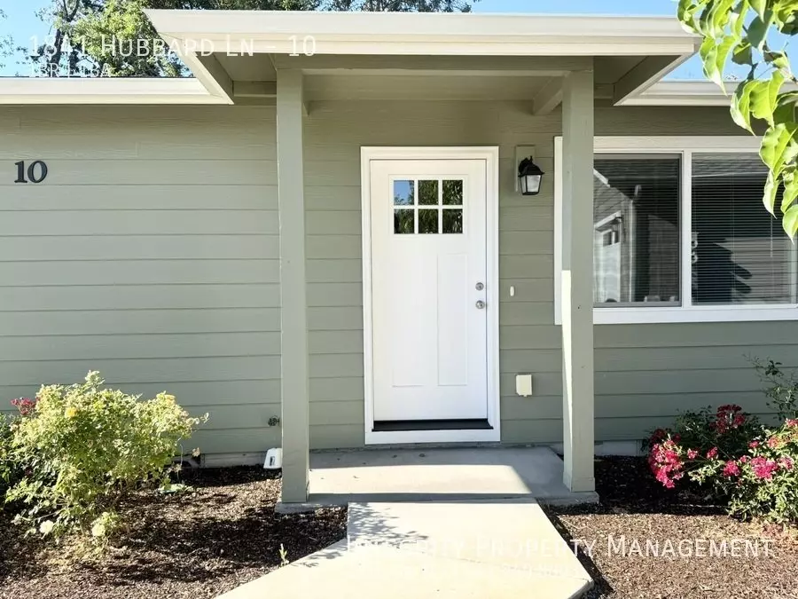 1841 Hubbard Ln Apartment for rent in Grants Pass, OR