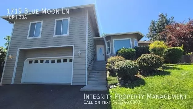 1719 Blue Moon Ln Apartment for rent in Grants Pass, OR