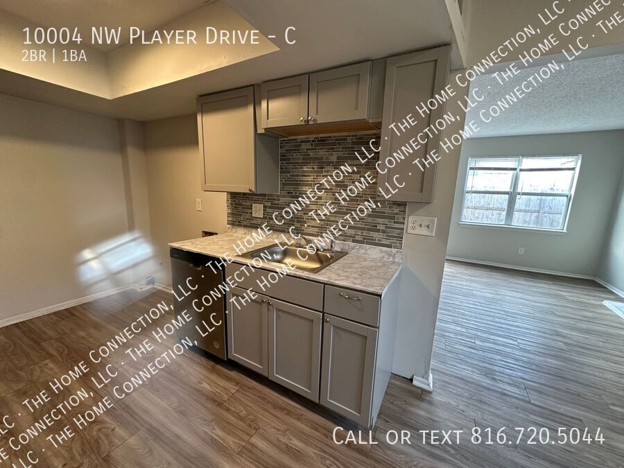 10004 NW Player Dr Parkville, MO Apartment for Rent