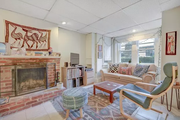 1536 Swann St NW Apartment for rent in Washington, DC