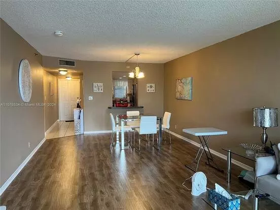 3150 W Rolling Hills Cir Apartment for rent in Davie, FL