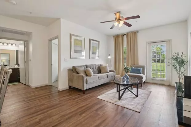 Crenshaw Grand Apartment for rent in Pasadena, TX
