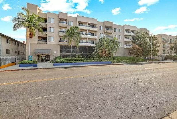 Regency Palm Court Apartment for rent in Los Angeles, CA Regency Palm Court Apartment for rent in Los Angeles, CA