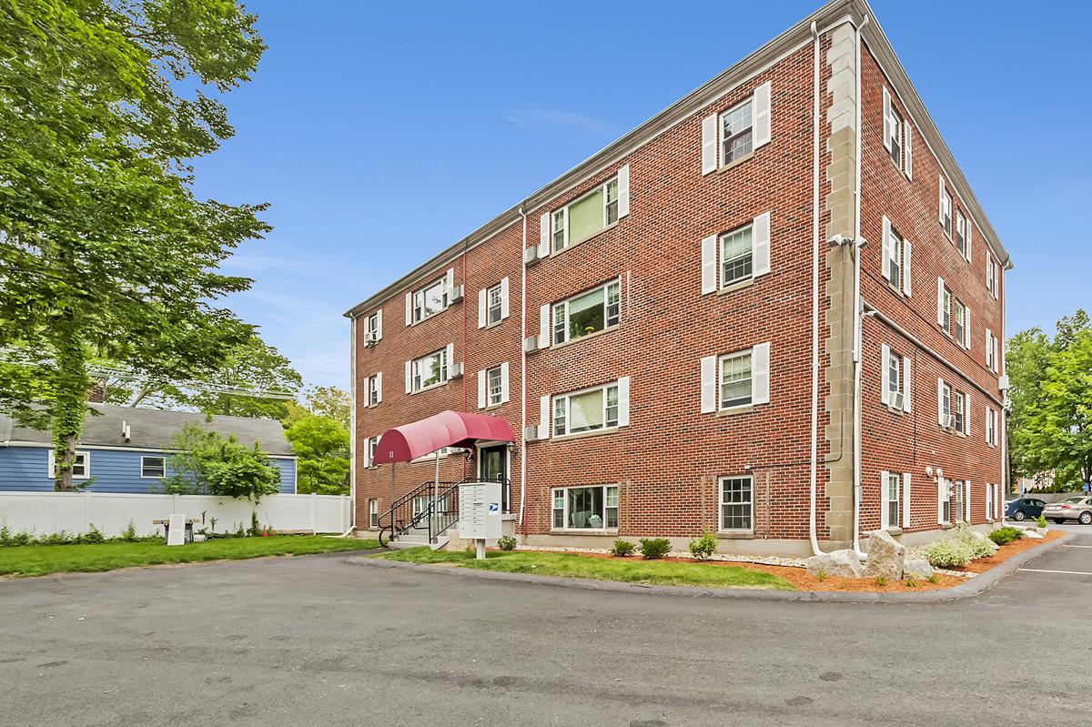 Landfall Apartments 11 17 19 Creesy St Marblehead, MA