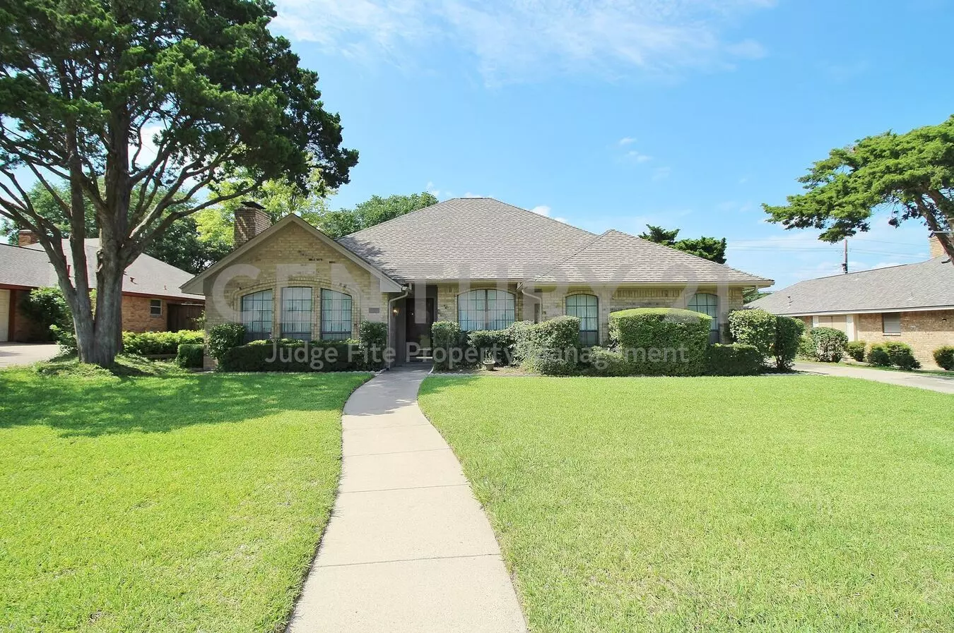 Leasing Incentive - $2250.00 / Mo When You Sign An 18 Or 24 Month Lease! Spacious 3/2/2 In Duncanville Ready For Move-in! House for rent in Duncanville, TX
