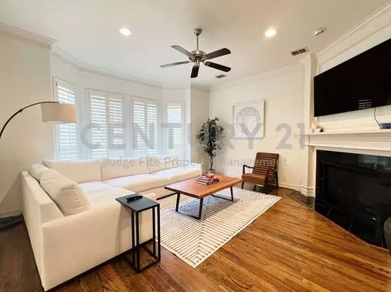 Tastefully Updated 3-story 3/3.5/2 Townhome In The Heart Of Downtown Dallas For Rent! Apartment for rent in Dallas, TX