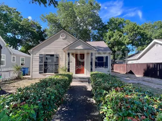 Freshly Renovated 2/2/1 In Elmwood For Rent! Apartment for rent in Dallas, TX