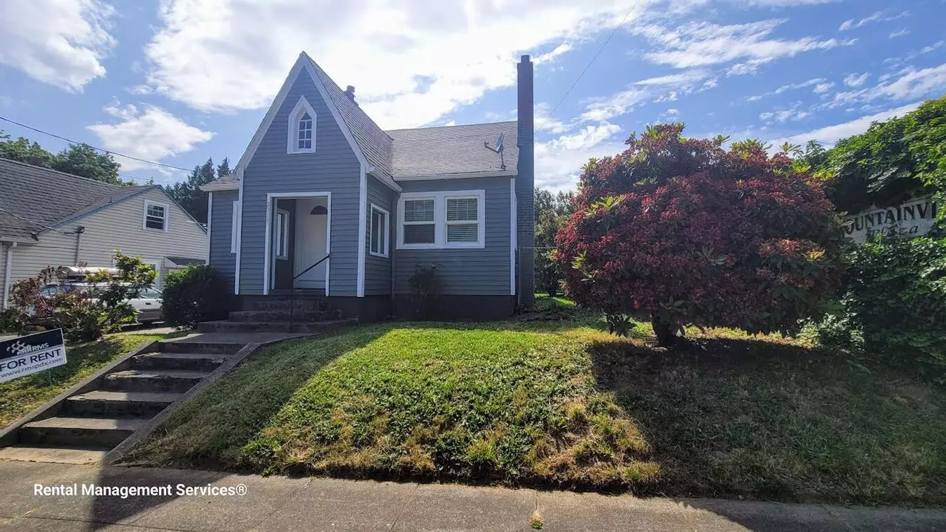 Charming, Updated 3 Bed/1 Bath Home At The Base Of Mt. Tabor House for rent in Portland, OR