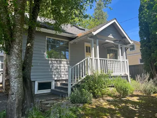 Charming 2-bedroom + Bonus Room Home In Desirable Burlingame Neighborhood Apartment for rent in Portland, OR