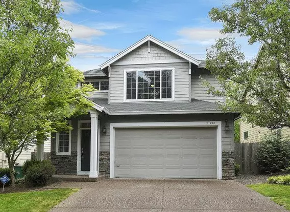 This Great 3 Bedroom 2.5 Bath Home In Tigard Is Conveniently Located Just A Couple Of Minutes To Hwy 217 And I-5. Apartment for rent in Tigard, OR