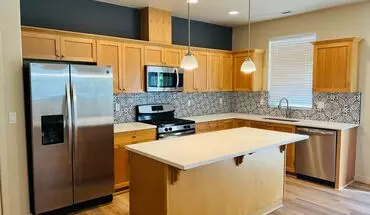 4 of 28 Charming Tudor In Edgewater On The Tualatin House for rent in Tigard, OR