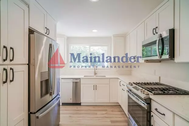 Beautifully Updated Mt. Park Condo Located In Lake Oswego Includes Membership To Mt. Park Rec Center Is A Must See! Apartment for rent in Lake Oswego, OR