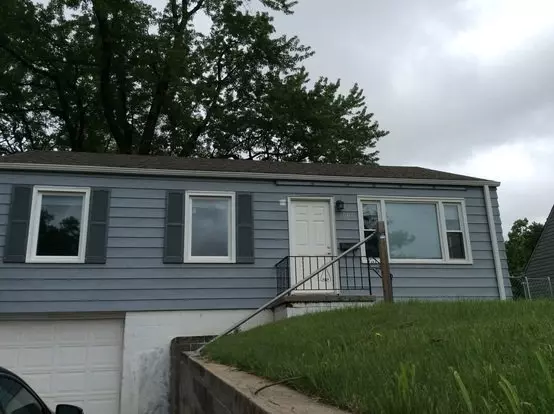 Premium Ralston Location! Cozy 3 Bedroom Home Across From Park! Garage And Fenced Yard! Apartment for rent in Omaha, NE