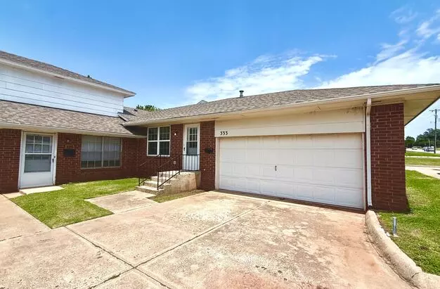 Updated 2bd 1ba Duplex In Yukon!!! Apartment for rent in Yukon, OK