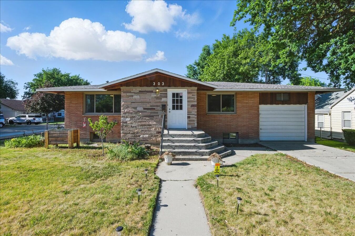 303 W Pine Ave Meridian ID Apartment - Large 