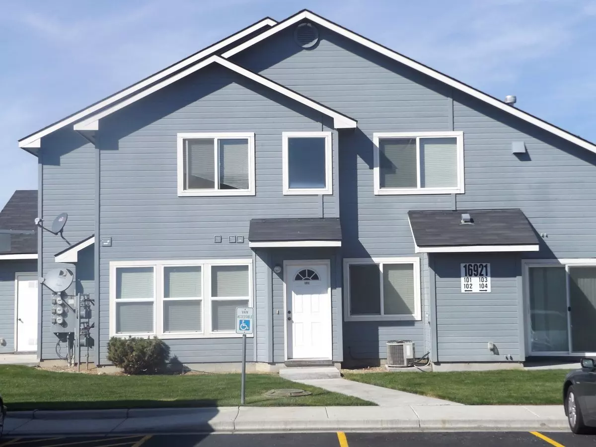 16921 Pinehurst Townhomes Apartment for rent in Nampa, ID