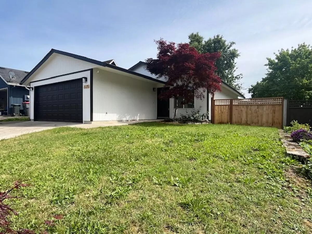 3 Bedroom 2 Bath Lafayette Or 97127 House for rent in Lafayette, OR