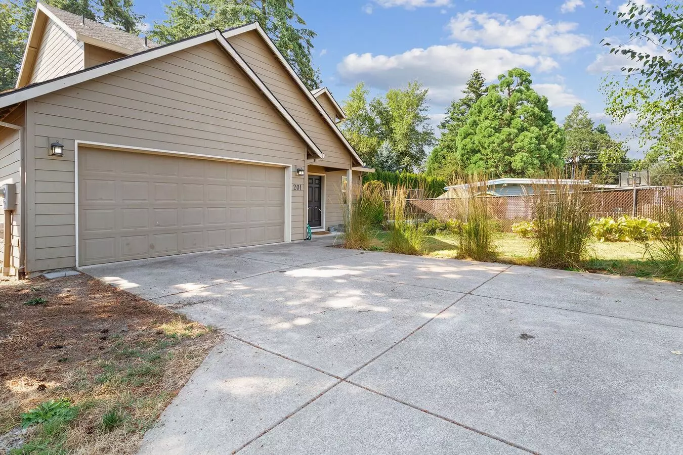 Charming 3 Bedroom / 2.5 Bath House In Southwest Newberg House for rent in Newberg, OR