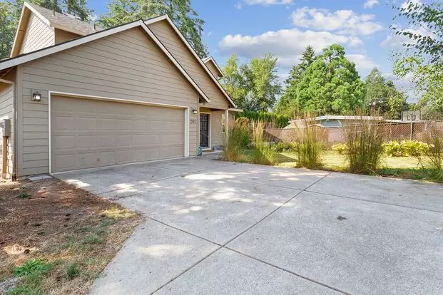 Coming Soon! Charming 3 Bedroom / 2.5 Bath House In Southwest Newberg Apartment for rent in Newberg, OR
