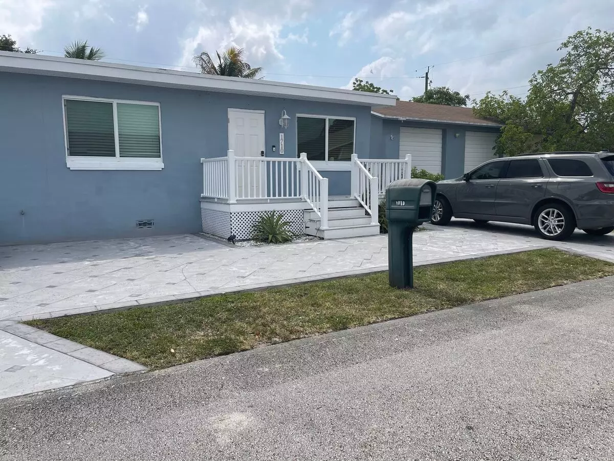 Pool House And An Apartment For The Price Of One! Rental Opportunity In Miramar, Fl! Zip Code 33025. Sublease Allowed! House for rent in Miramar, FL
