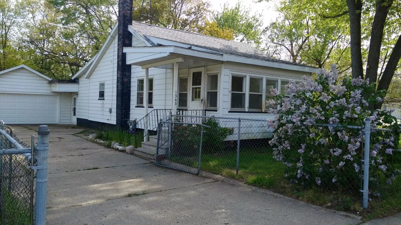 1343 E. Broadway. House With Basement And Garage House for rent in Norton Shores, MI