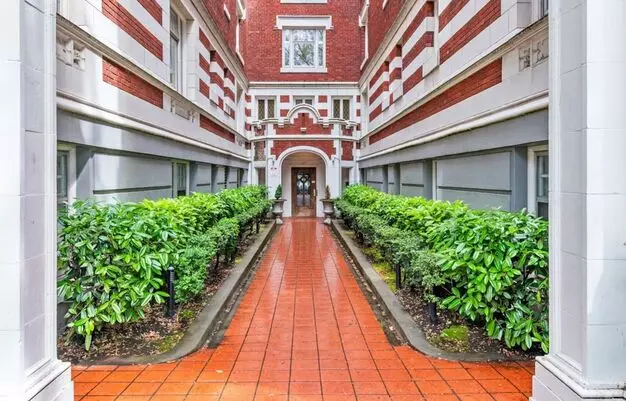 1811 Nw Couch Street #305 ~ Historic Nob Hill Studio Apartment for rent in Portland, OR