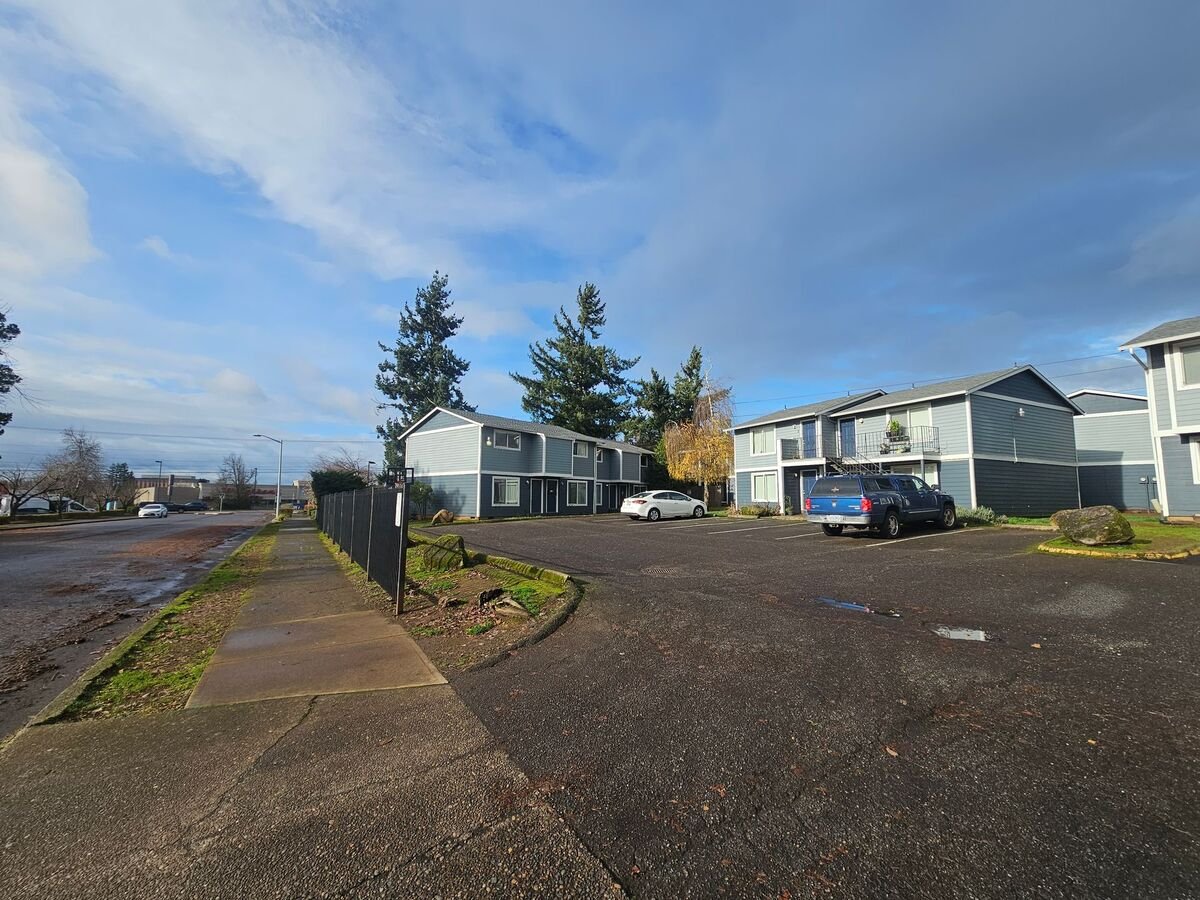 Hilltop Manor Apartments - 469 Hilltop Ave Oregon City, OR