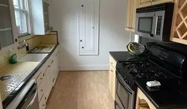 3 of 9 2442 SW 5Th Ave Apartment for rent in Portland, OR