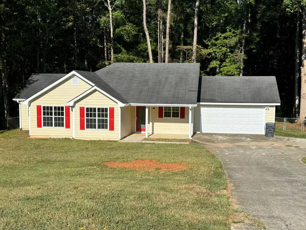 Wonderful 3 Bed 2 Bath Home In Covington With Fenced Backyard. House for rent in Covington, GA