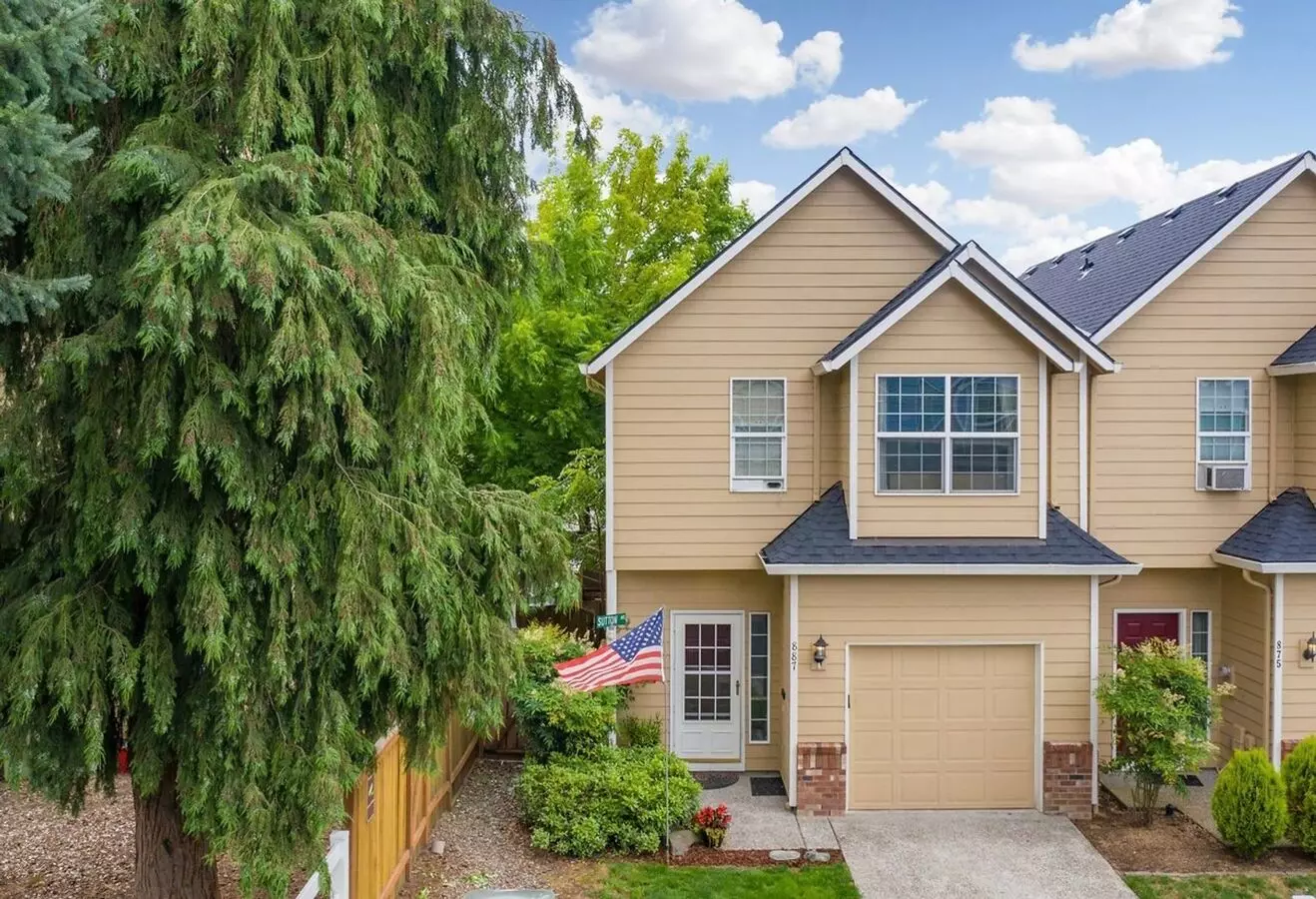 Better Than New! Stunning Beaverton End-unit Townhome Loaded W/ Upgrades! House for rent in Oregon City, OR
