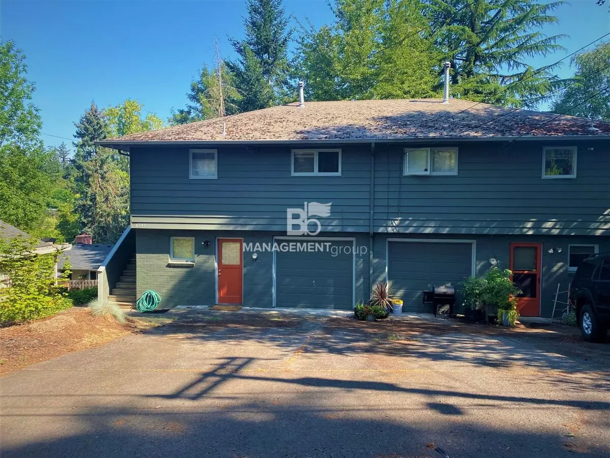 Spacious Multnomah Village Duplex Sits Amongst A Treetop Setting. Fenced Backyard. Landscaping Included! House for rent in Portland, OR