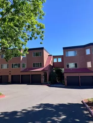 Spacious Mt. Park Lake Oswego Condo - Large Patio/deck!! Apartment for rent in Lake Oswego, OR