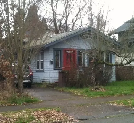 Campus House ~ 3 Bed, 1 Bath With Garden Area Apartment for rent in Eugene, OR